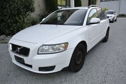 VOLVO V50 1