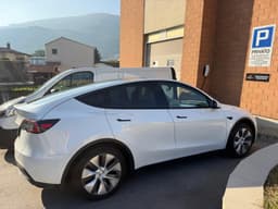 TESLA MODEL Y 2