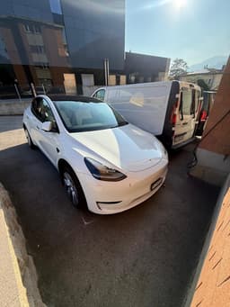 TESLA MODEL Y 1