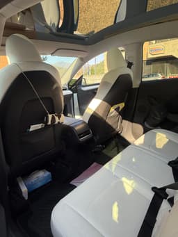 TESLA MODEL Y 6